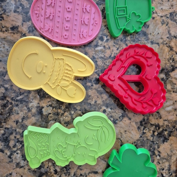 Hallmark Cards Colorful Cookie Cutters Set - Picture 3 of 3
